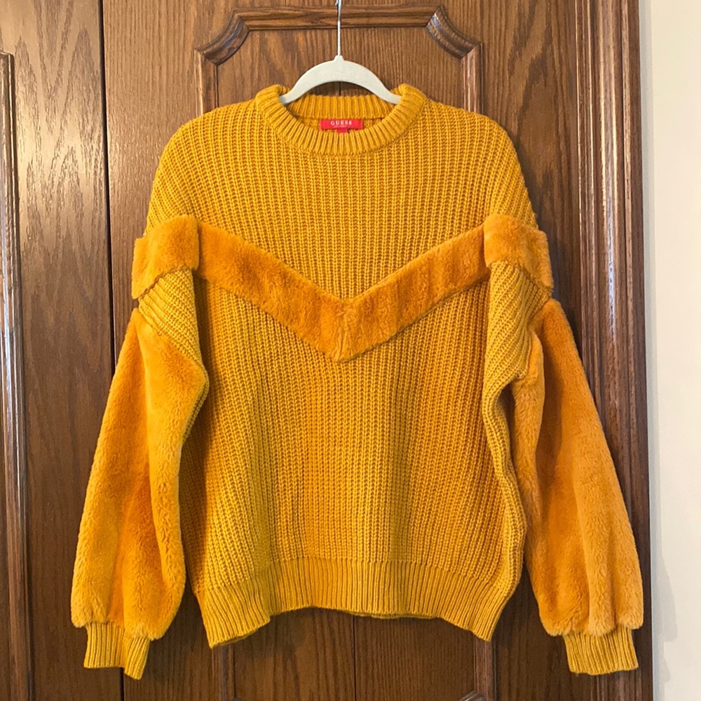 STUNNING Guess woman’s sweater size M